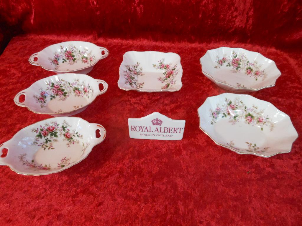 Royal Albert Lavender Rose bonbonschaaltjes, Huis en Inrichting, Keuken | Servies, Gebruikt, Ophalen of Verzenden, Schaal of Schalen