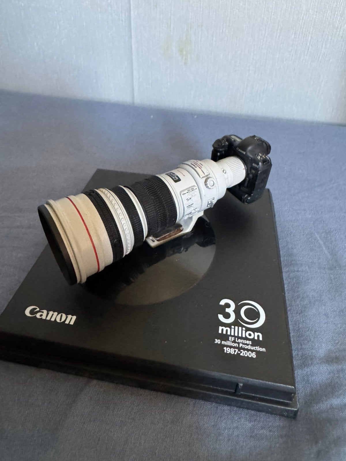 Foto 4 van Zeldzaam schaalmodel Canon camera + lens (20 jaar oud)