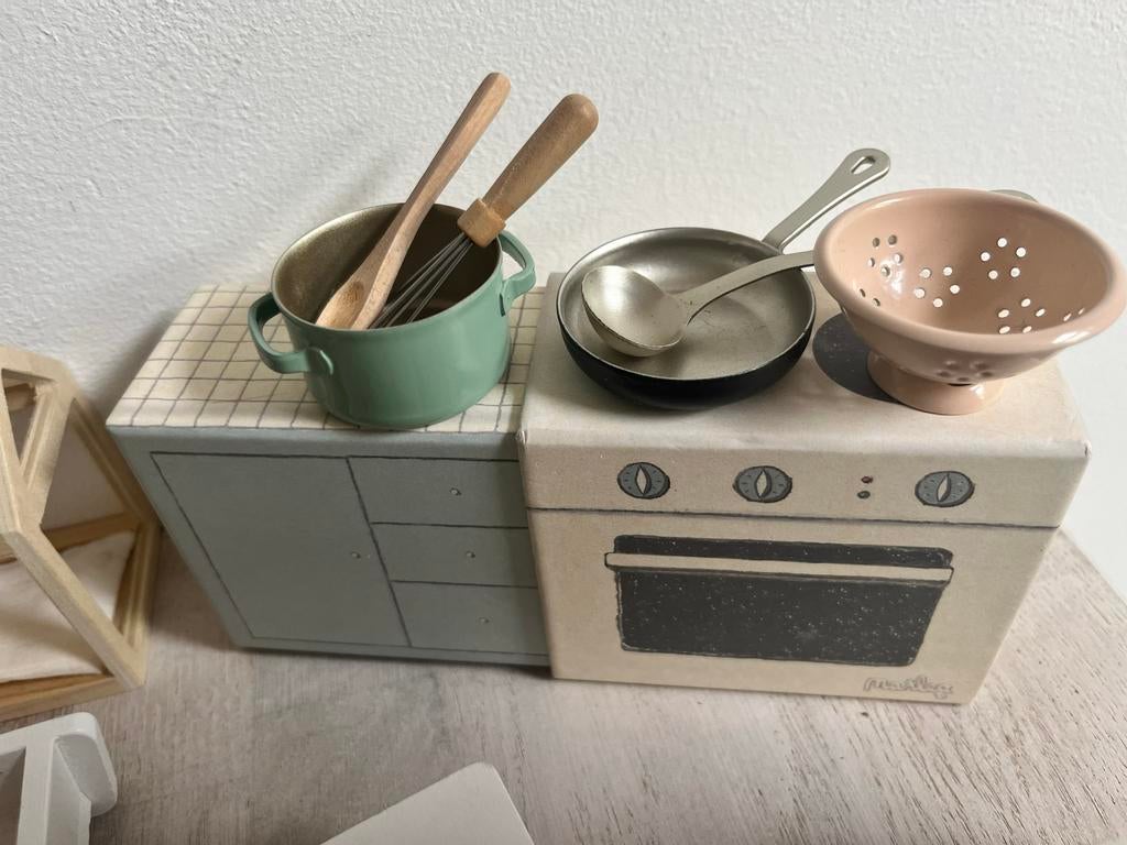 Poppenhuis meubels van Petit Amelie en Maileg, Kinderen en Baby's, Ophalen, Gebruikt, Poppenhuispop
