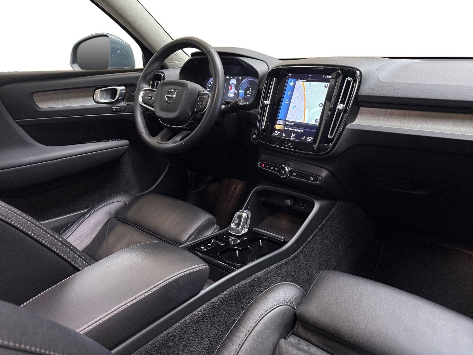 Volvo XC40 1.5 T4 Recharge Inscription I Panoramadak I Leder, Automaat, Zwart, 1712 kg, Leder