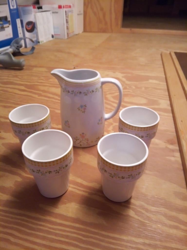 Vintage Karafset Schenkkan met 4 Bekers Porselein NIEUW !!!, Ophalen of Verzenden