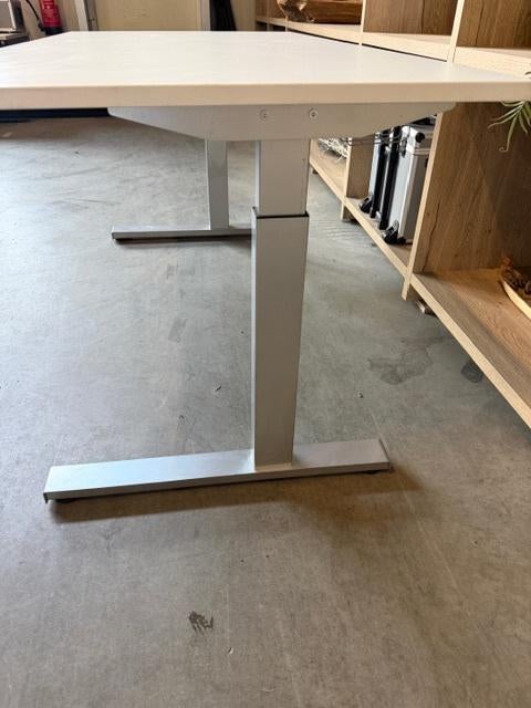 Foto 5 van Sedus Verstelbaar bureau / tafel met slinger, kabelgoot,10st