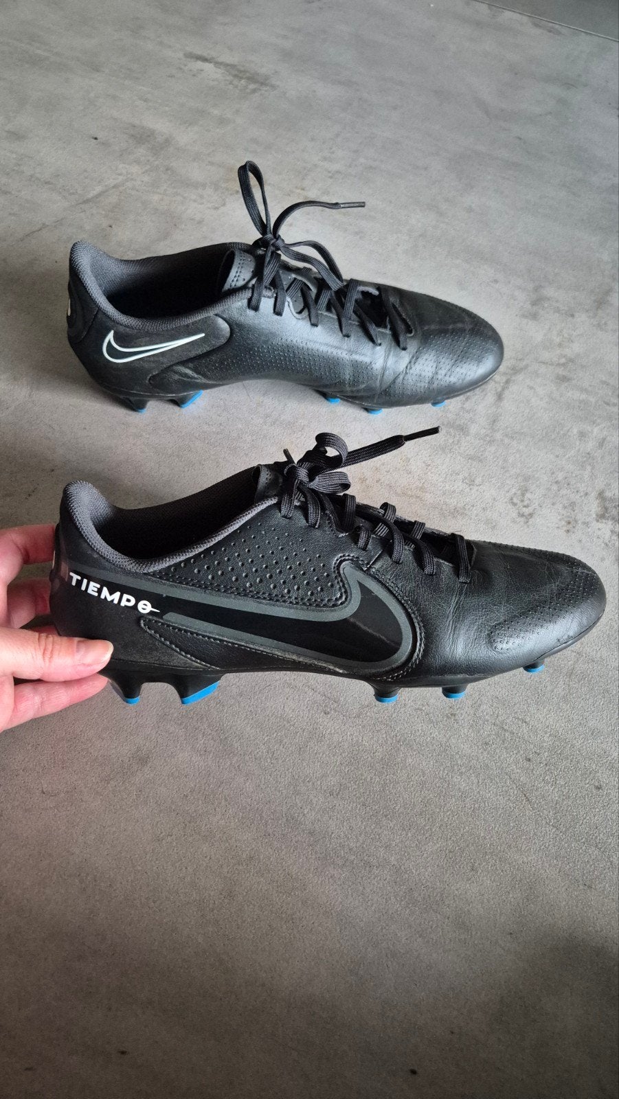 Voetbalschoenen - Nike Tiempo Legend 9 Academy MG, maat 42, Sport en Fitness, Voetbal, Ophalen of Verzenden, Zo goed als nieuw