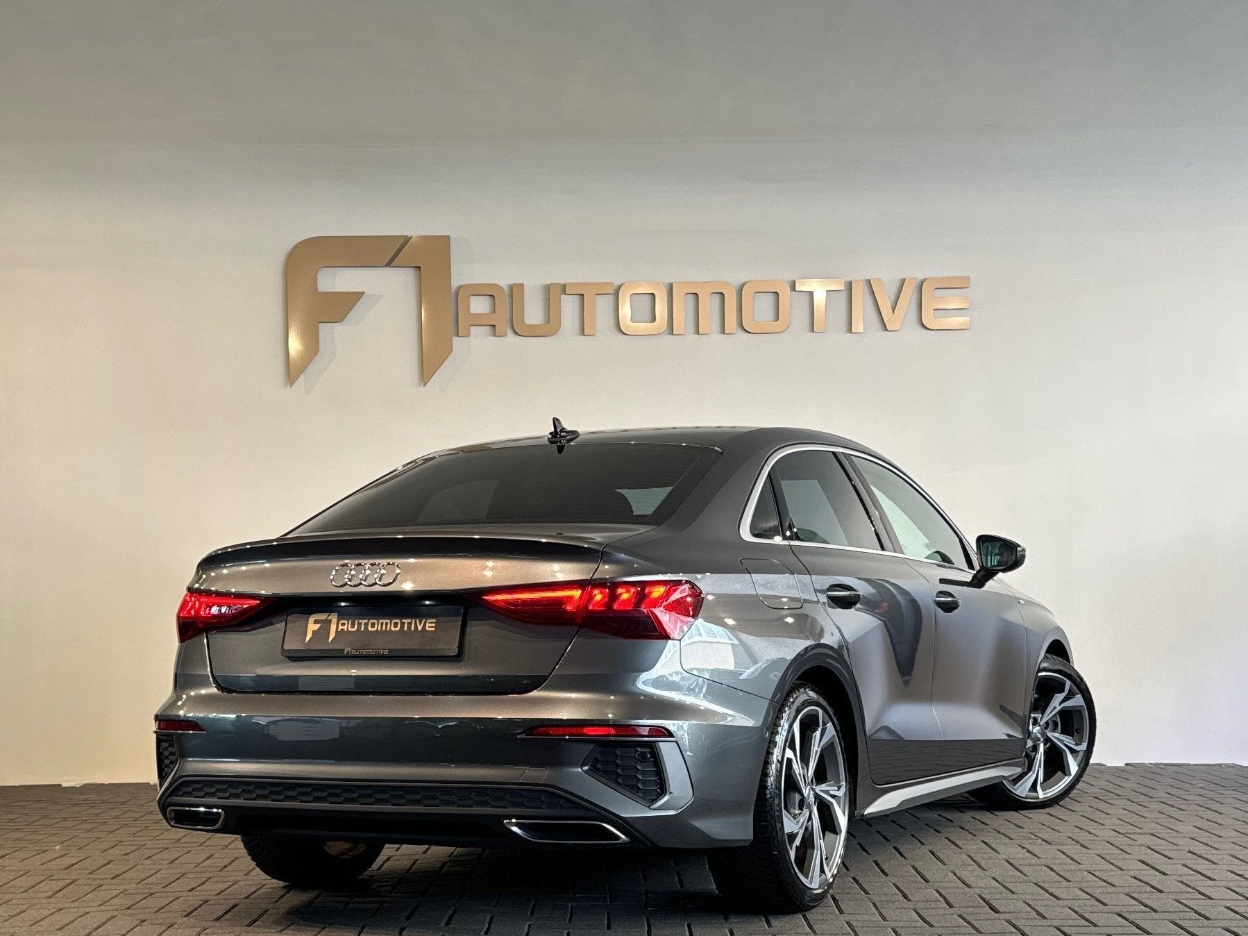 Audi A3 Limousine 35 TFSI edition S Line Keyless|Trekhaak, Auto's, Audi, 4 cilinders, 150 pk, Bedrijf, 690 kg