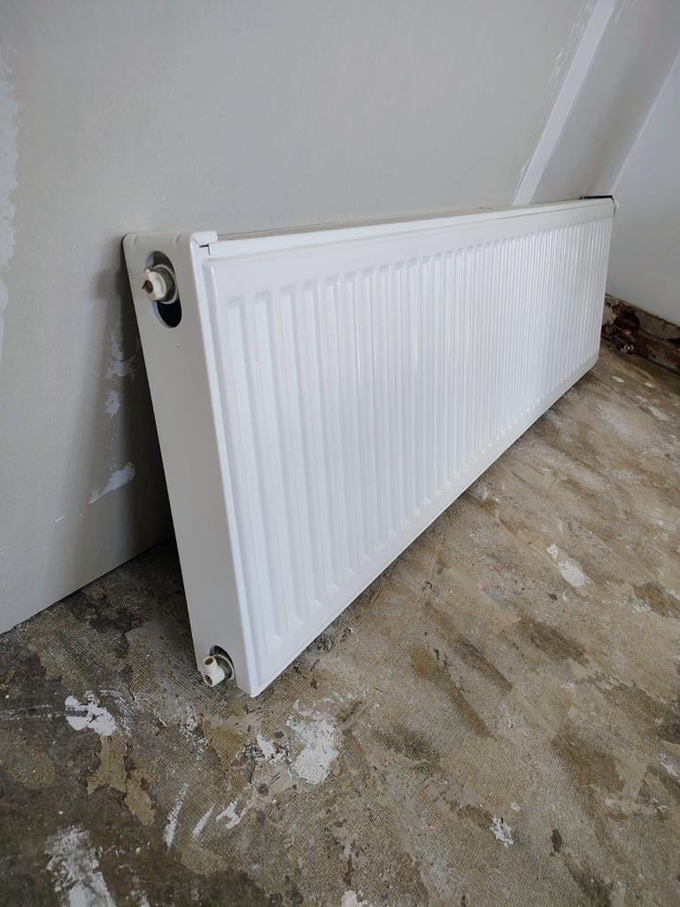 Dubbelwandige radiator 140x40x7 cm met thermostaatknop, Doe-het-zelf en Verbouw, Verwarming en Radiatoren, Ophalen, 30 tot 80 cm