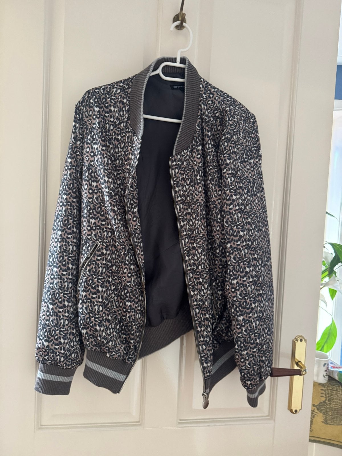 Caroline Biss Bomberjack met Luipaard patroon, 46, Ophalen of Verzenden, Zo goed als nieuw, Maat 46/48 (XL) of groter, Meerkleurig