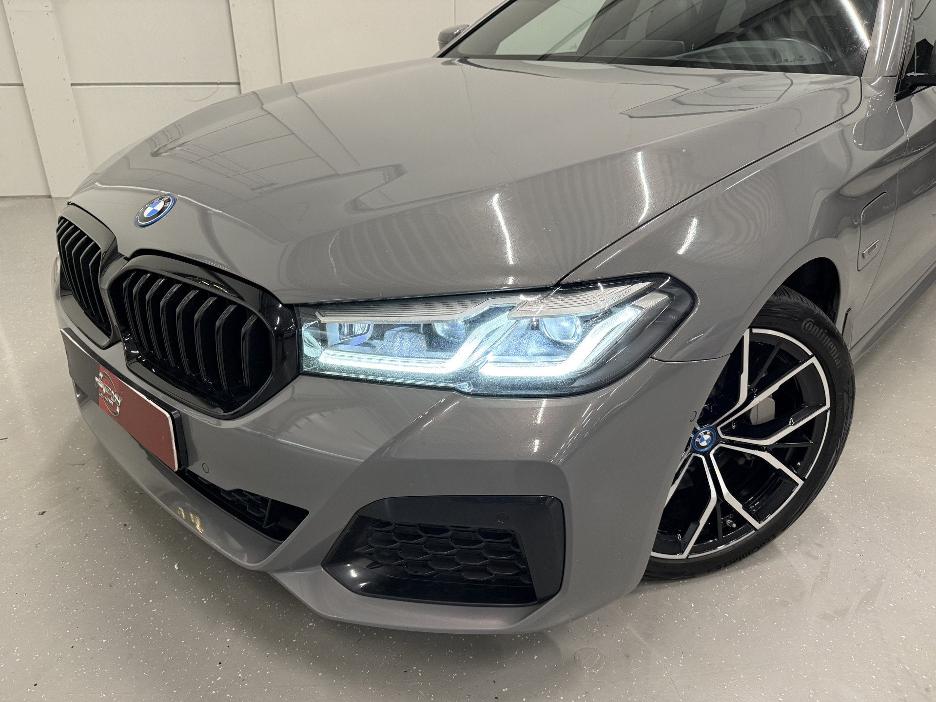 BMW 5 Serie Touring 530e xDrive M-Sport BERNINAGRAU/PANO/HEA, 1998 cc, 1935 kg, Gebruikt, Zwart