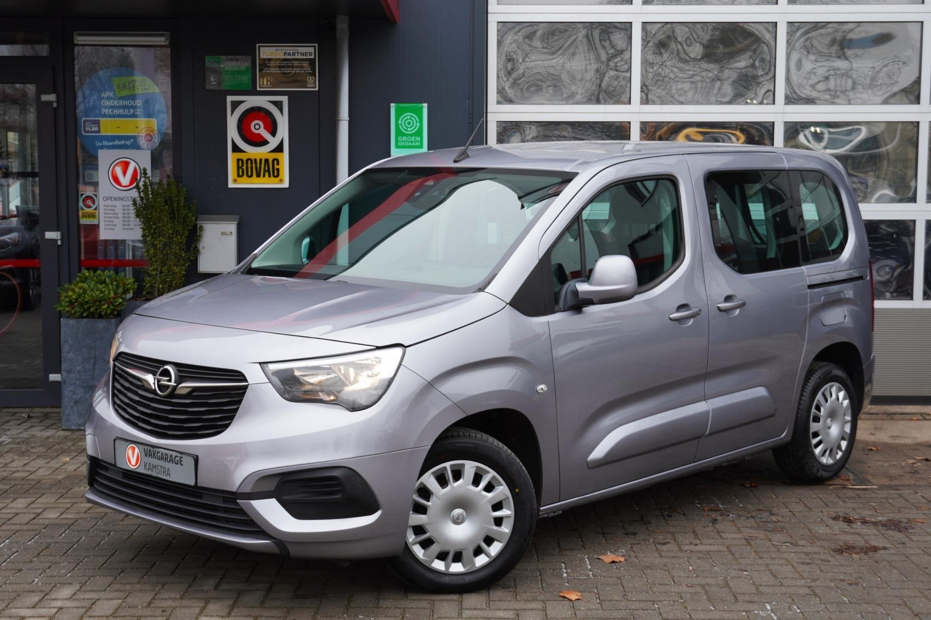Opel Combo Tour 1.2T Edition NAP 5-pers/Airco/Cruise/PDC/BT, Auto's, Voorwielaandrijving, Gebruikt, Euro 6, Handgeschakeld