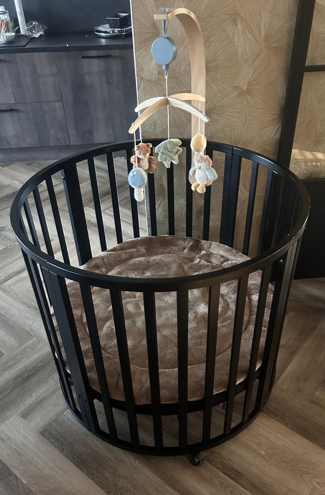 Mooie ronde zwarte box, Kinderen en Baby's, Boxen, Ophalen, Zo goed als nieuw, Rond, Boxkleed