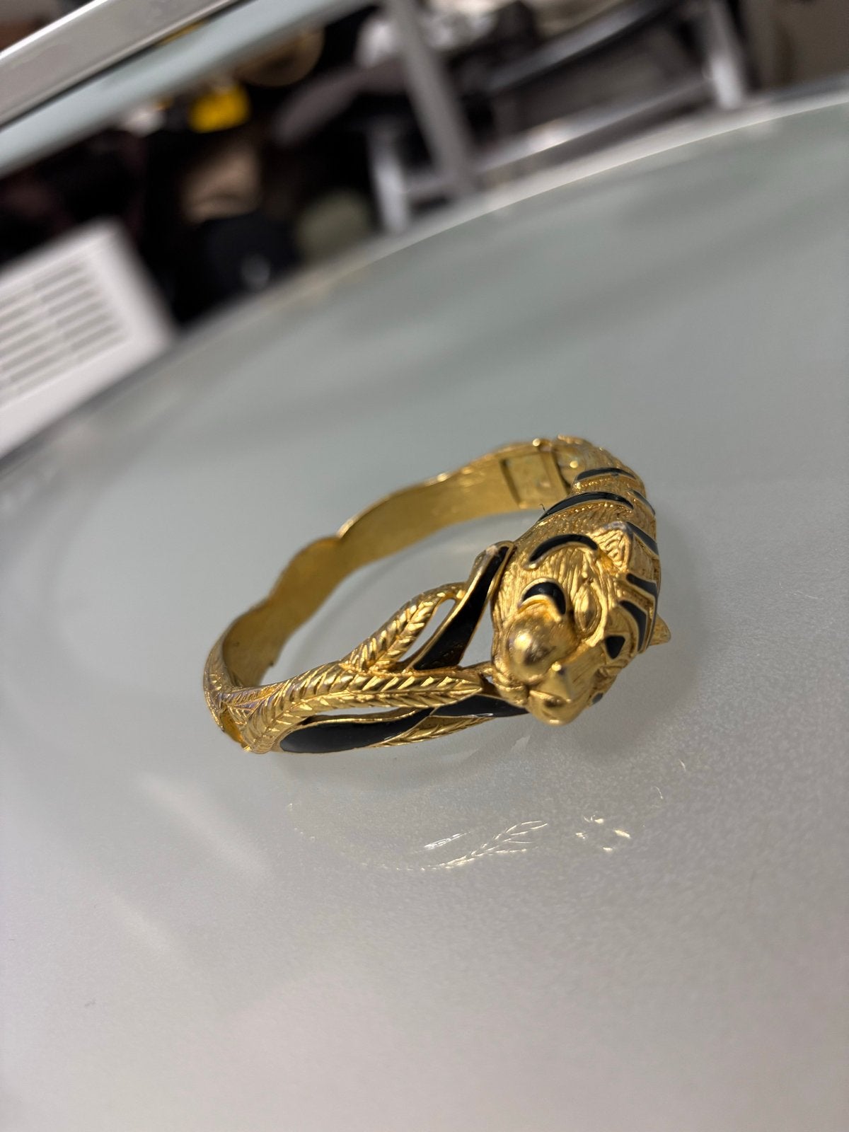 Tijger Armband (Crown Trifari) met Zwart Emaille, Sieraden, Tassen en Uiterlijk, Ophalen of Verzenden, Zo goed als nieuw, Goud
