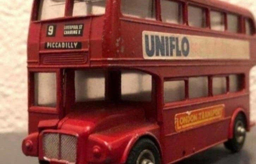 Budgie Toys London Bus Routemaster Uniflo Motor Oil Jaren 60, Ophalen of Verzenden, Gebruikt, Bus of Vrachtwagen, Overige merken