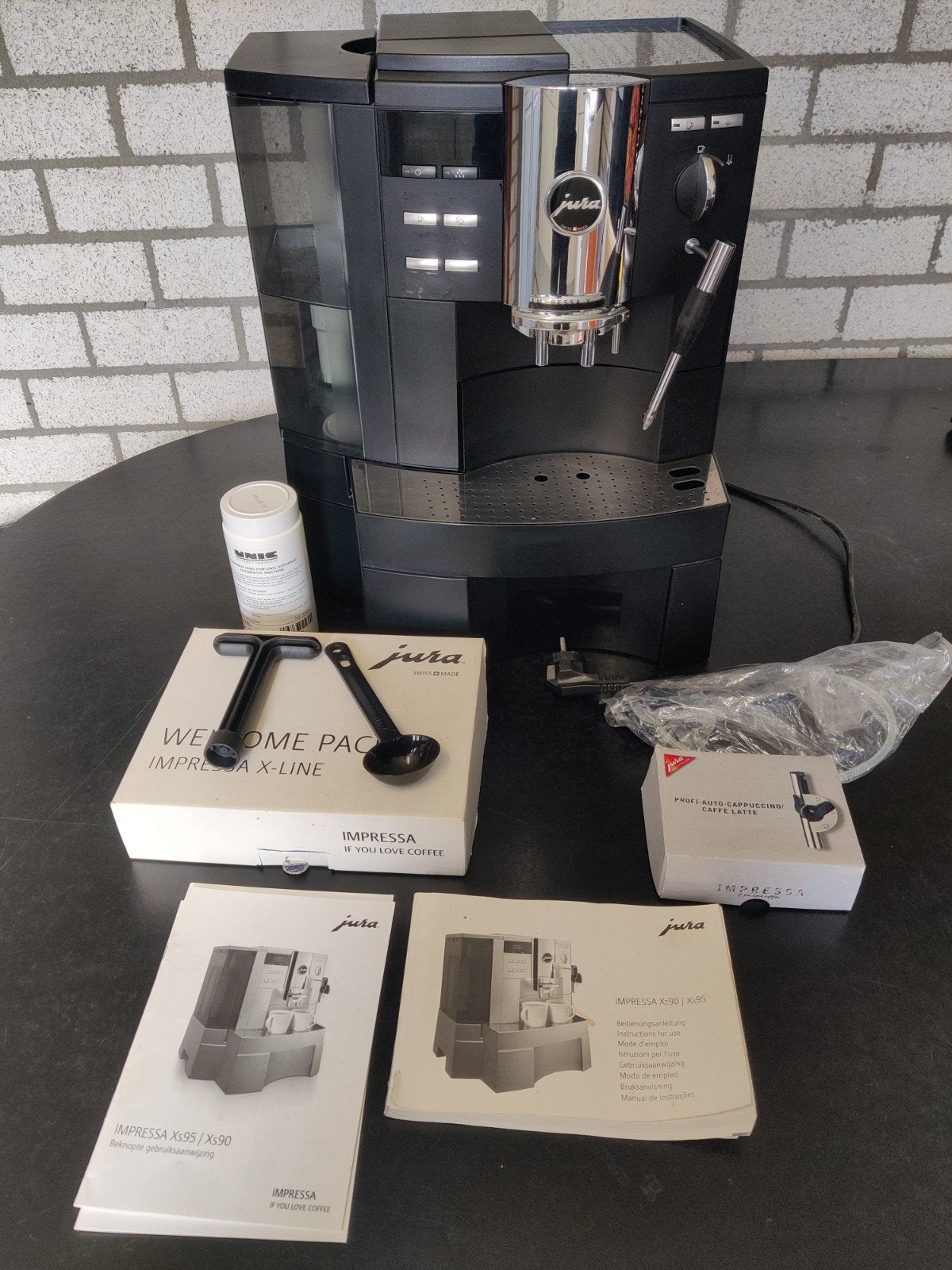 Goedwerkende Jura impressa Xs90 koffiemachine, Witgoed en Apparatuur, Koffiezetapparaten, Gebruikt, 10 kopjes of meer, Koffiemachine