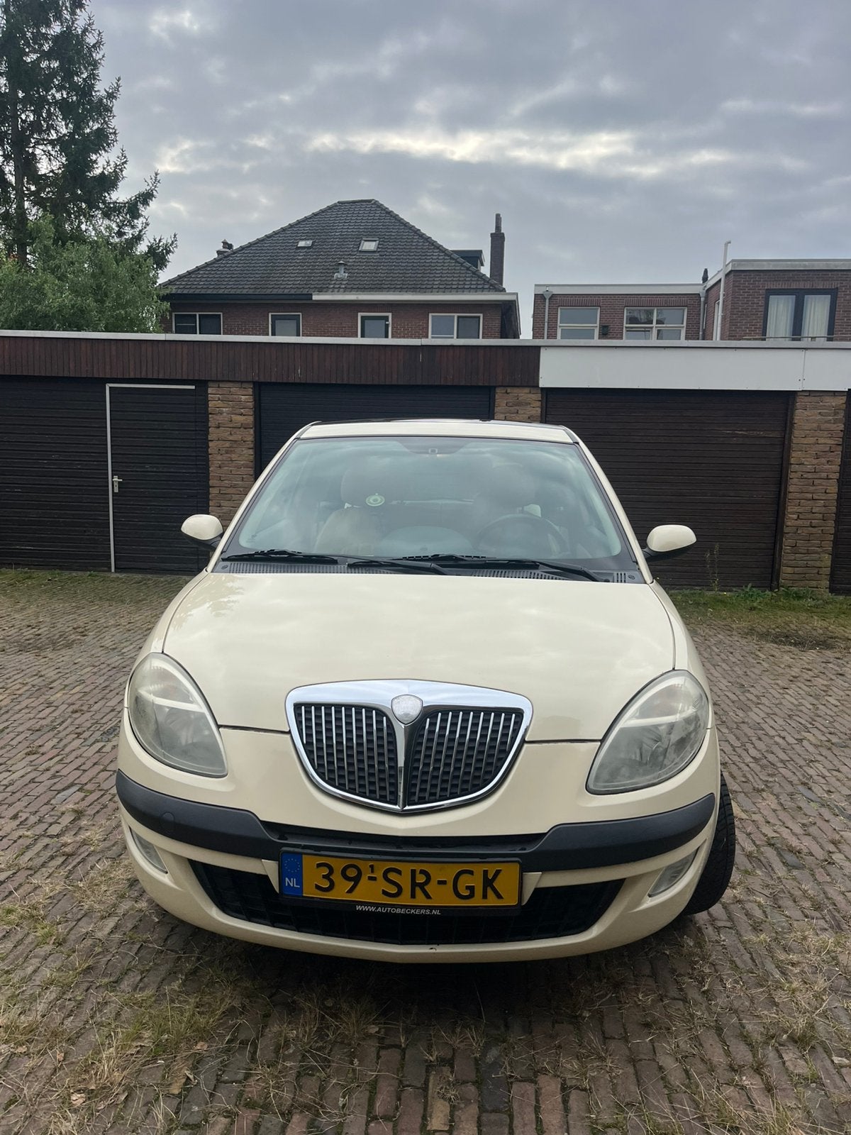 Lancia Ypsilon 1.4 16V 2006 Wit, Auto's, Voorwielaandrijving, 15 km/l, 40 €/maand, 400 kg