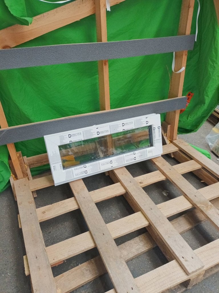Kunststof Vast kozijn b88,5 x h32,5 cm  -2280-, Kunststof, Gebruikt, Raamkozijn, Niet ingevuld