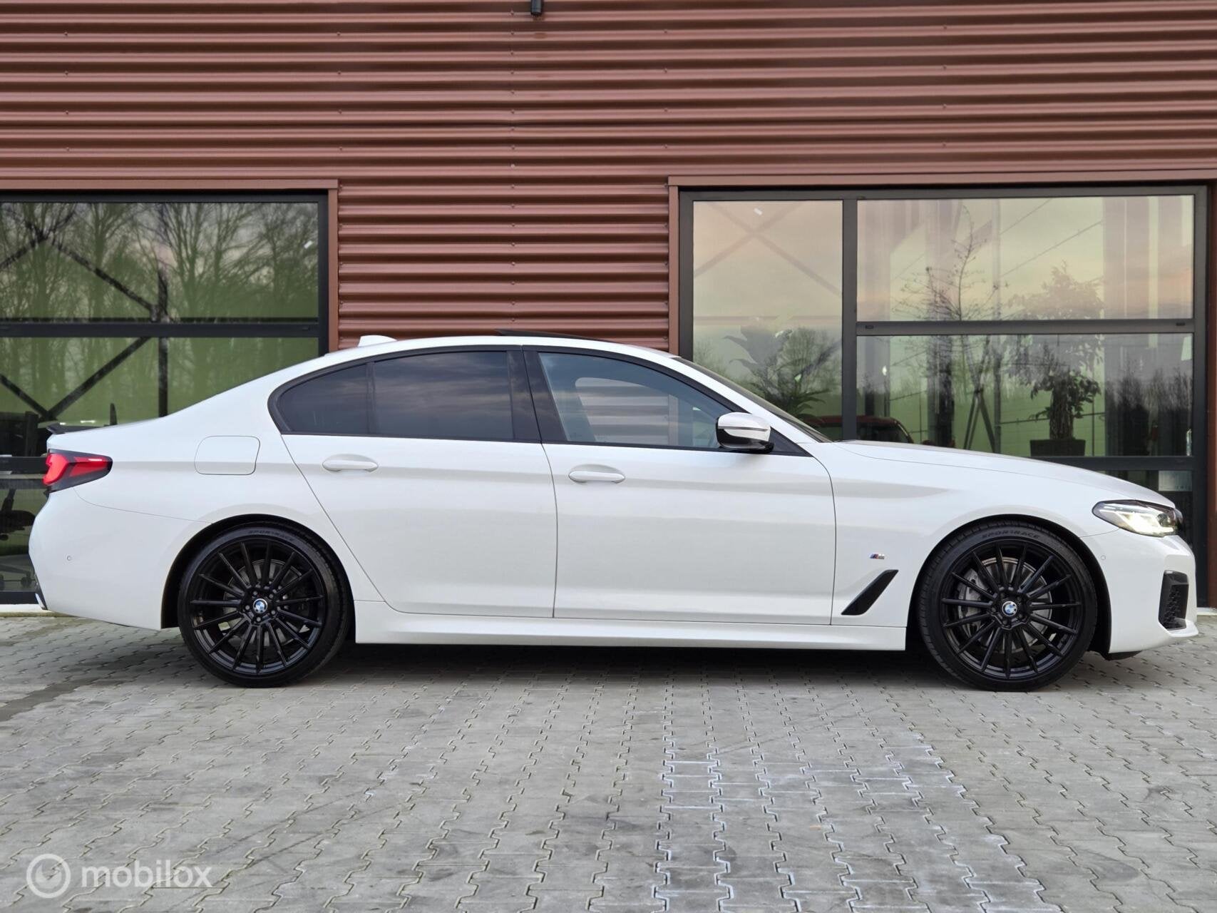 BMW 5-serie 530d Business Edition Plus M-Sport | Laser|Keyle, Auto's, Automaat, Dealer onderhouden, Achterwielaandrijving, Gebruikt