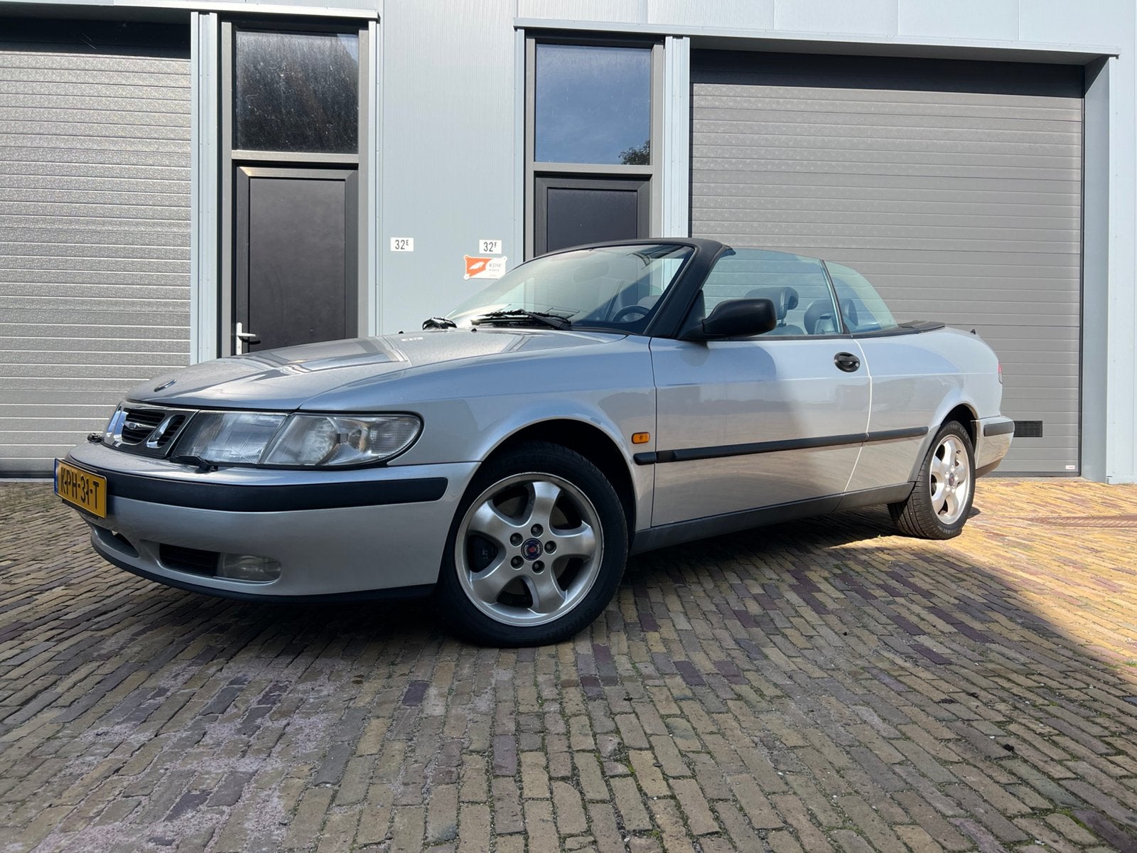 Saab 9-3 2.0 Turbo cabriolet leder 200PK, Voorwielaandrijving, Zwart, 4 cilinders, Cabriolet