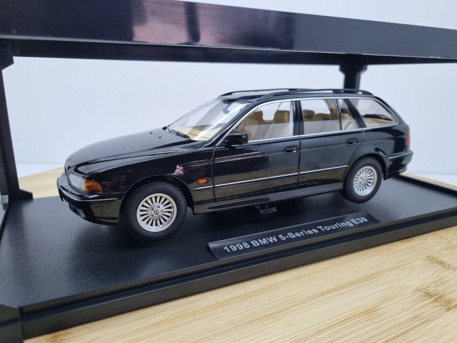 **SALE** T9 BMW 5-serie Touring E39 Space Black 1:18, Hobby en Vrije tijd, Modelauto's | 1:18, Overige merken, Auto, Verzenden