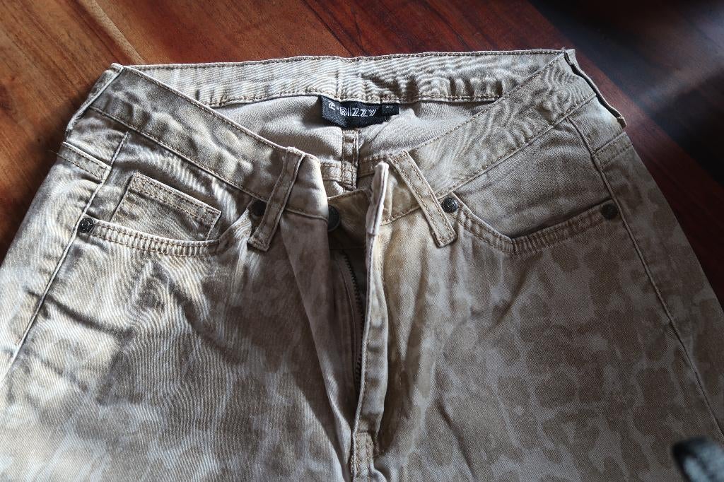 mooie broek 2 bizzy beige met print mt 38, Kleding | Dames, Maat 38/40 (M), 2-Bizzy, Beige, Ophalen of Verzenden