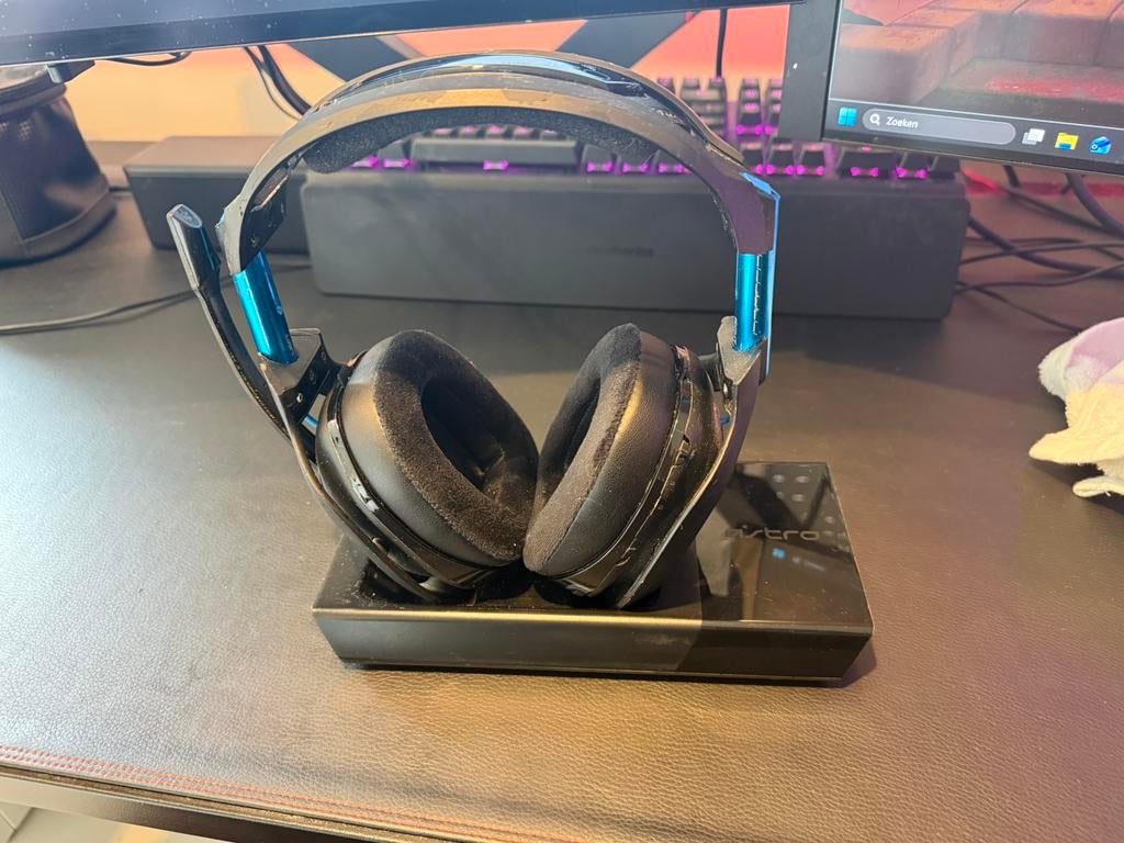 Astro A50 headset playstation edition, Computers en Software, Headsets, Gebruikt, Mute-functie, Ophalen of Verzenden, Draadloos