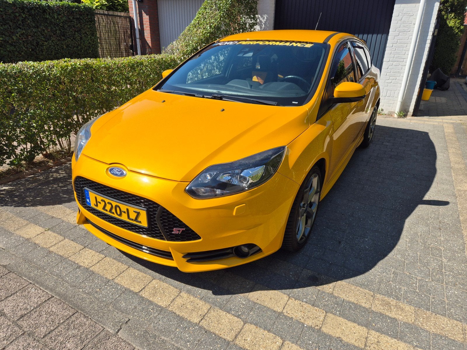 Ford Focus 2.0 ST 2012 tangerine scream, Zwart, 4 cilinders, 75 €/maand, Handgeschakeld