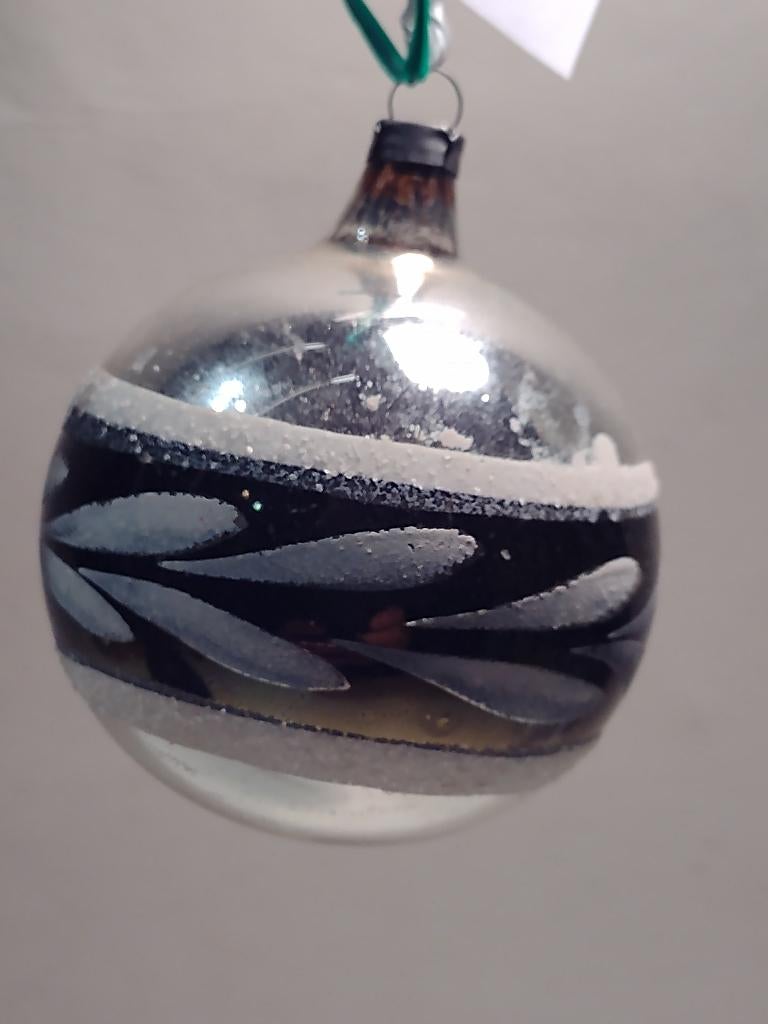 oude kerstbal met deco. groen / zilver H 6 cm, Diversen, Kerst, Gebruikt, Ophalen