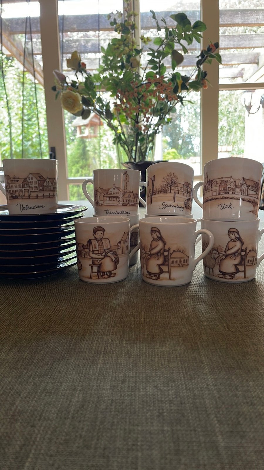 Kopjes en schotels vintage retro nederlandse klederdrachten, Ophalen of Verzenden, Gebruikt, Vintage, Kop(pen) en/of Schotel(s)