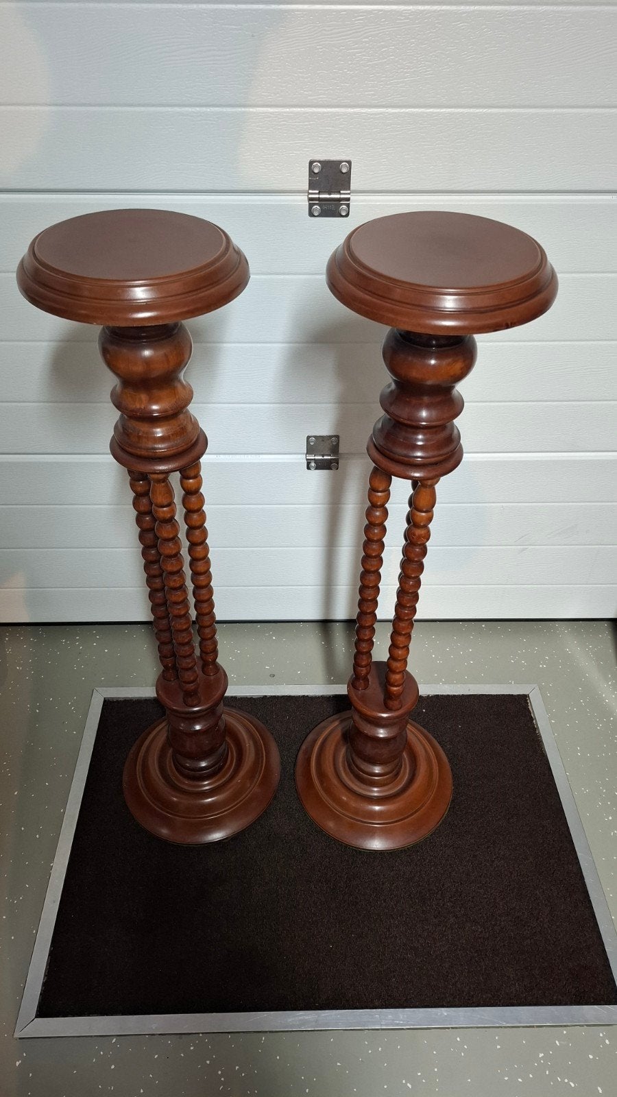 Twee identieke piëdestal (plantentafel) zie omschrijving, Ophalen, Zo goed als nieuw