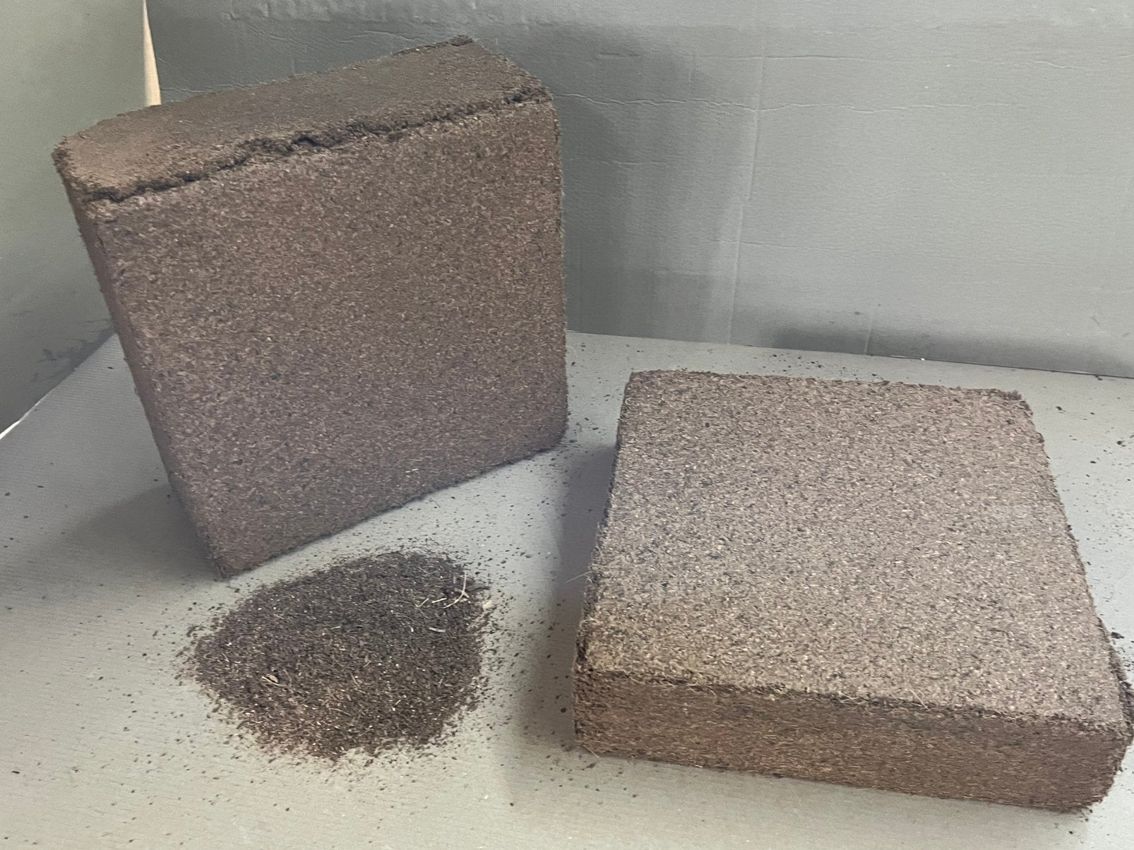 Kokos blokken als potgrond of bedding, Ophalen, Potgrond