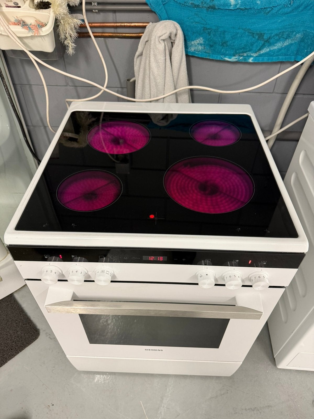 Siemens keramisch fornuis met oven – €300, Witgoed en Apparatuur, Fornuizen, Keramisch, Zo goed als nieuw, Vrijstaand, 85 tot 90 cm