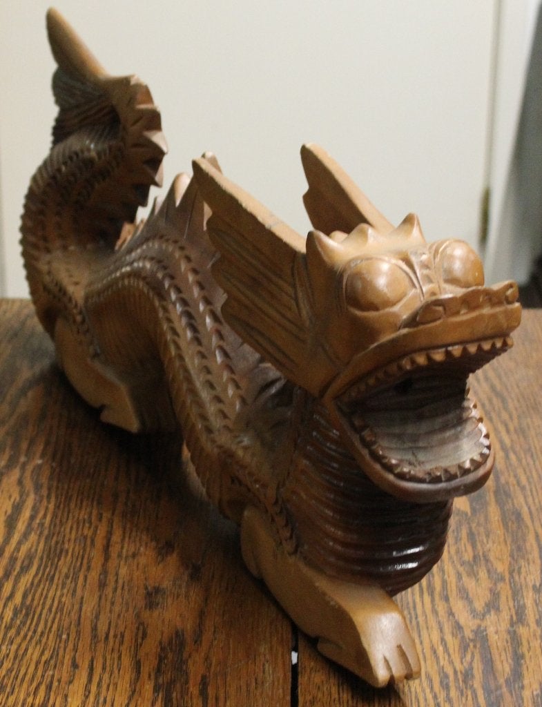 Uniek handgesneden houten drakenbeeld, Overige onderwerpen, Verzenden, 50 - 100 cm, Hout