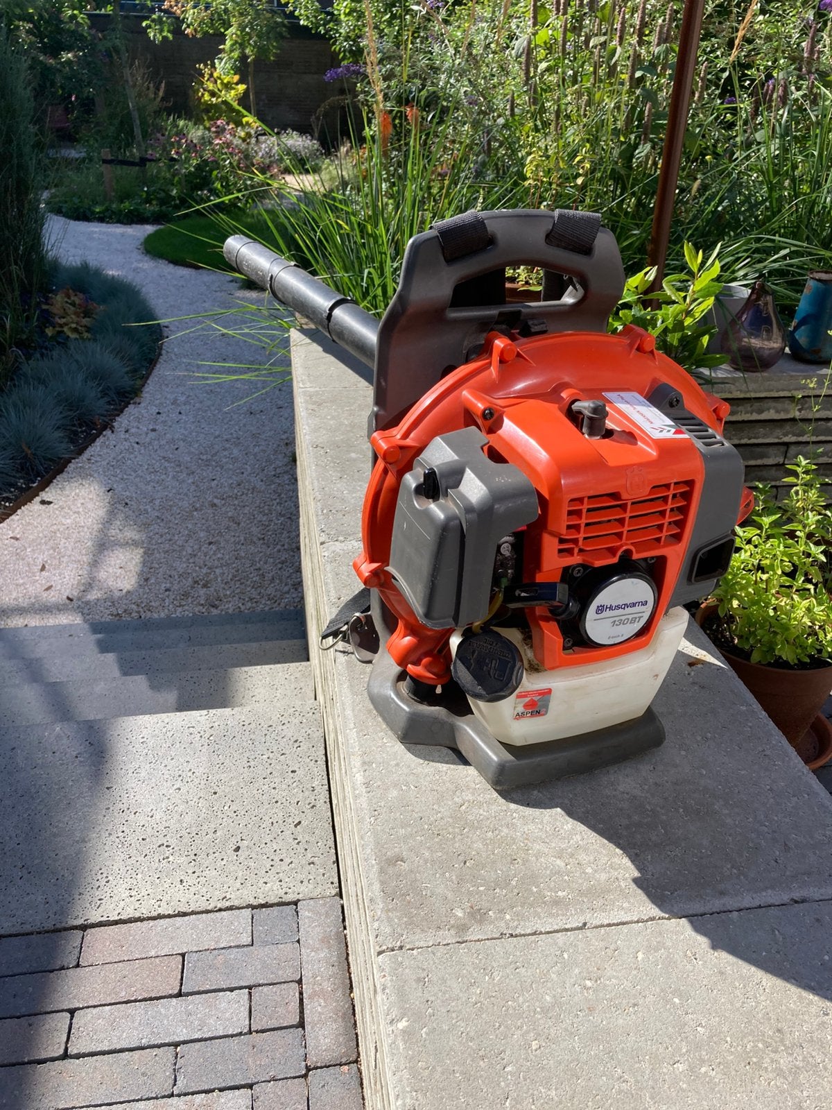 Husqvarna bladblazer 130 BT, Ophalen, Zo goed als nieuw, Benzine, Ruggedragen