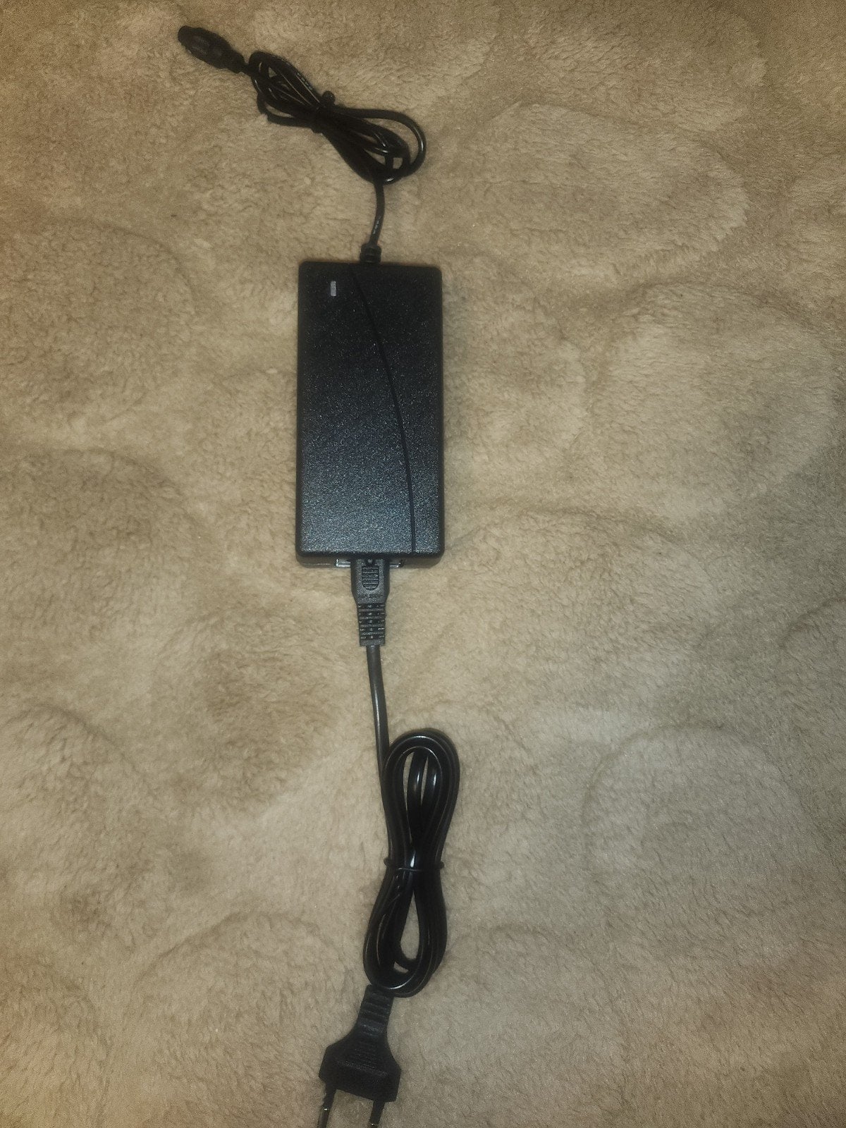 Universele AC/DC Adapter Oplader, Audio, Tv en Foto, Opladers, Ophalen of Verzenden, Nieuw