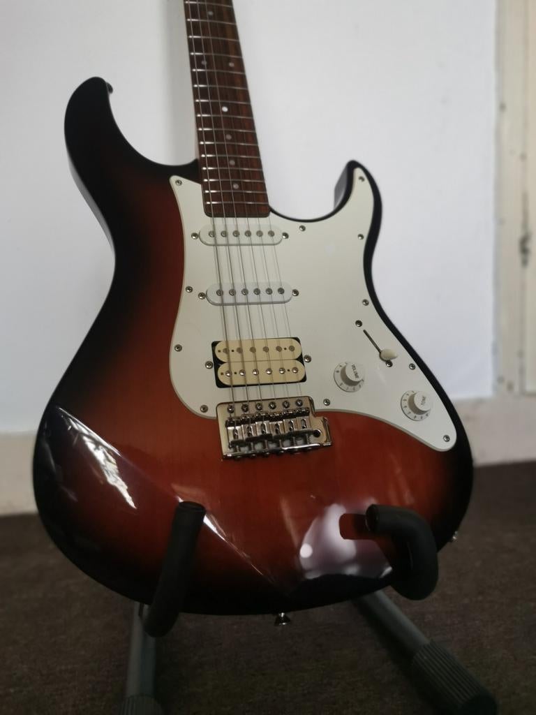 Yamaha Pacifica - schoon, vers fretboard, nieuwe snaren!, Muziek en Instrumenten, Ophalen, Zo goed als nieuw, Solid body, Overige merken