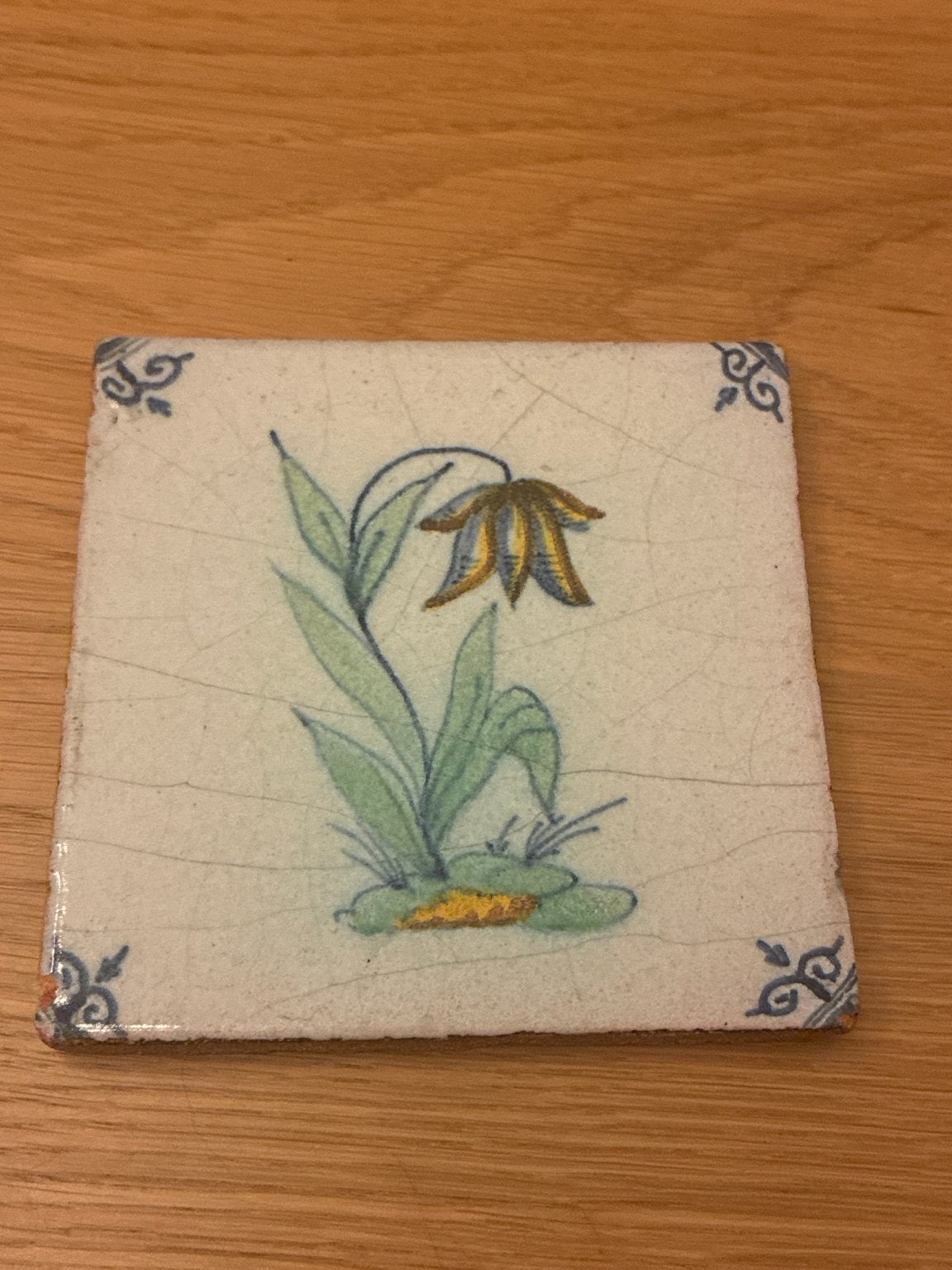 Antieke handbeschilderde Delftse tegel bloem 10x10, Verzenden