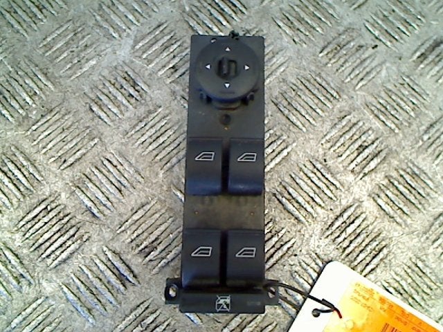 Raamschakelaar Links Voor Ford Focus C-Max 2004 3M5T14A132A, Gebruikt, Henry-Ford-Straße  1, Köln 50735, , Duitsland, Ford-Werke GmbH