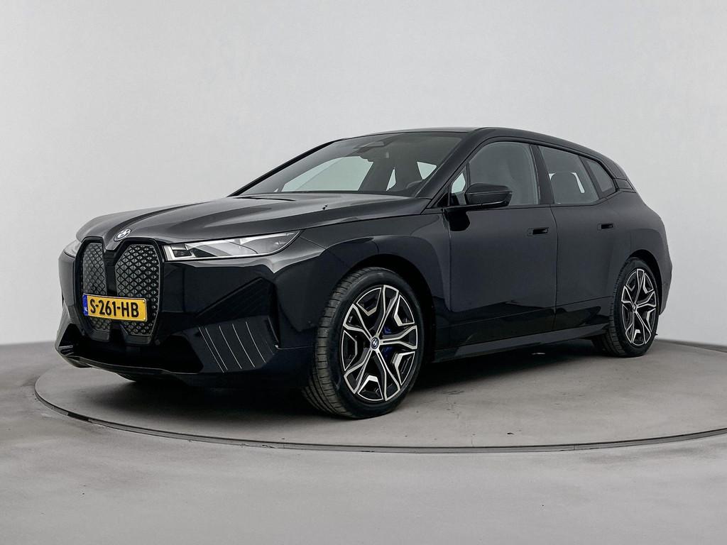 BMW iX xDrive50 Executive 112 kWh | M Sportpakket | Comfort, Automaat, 131 €/maand, 523 pk, Zwart