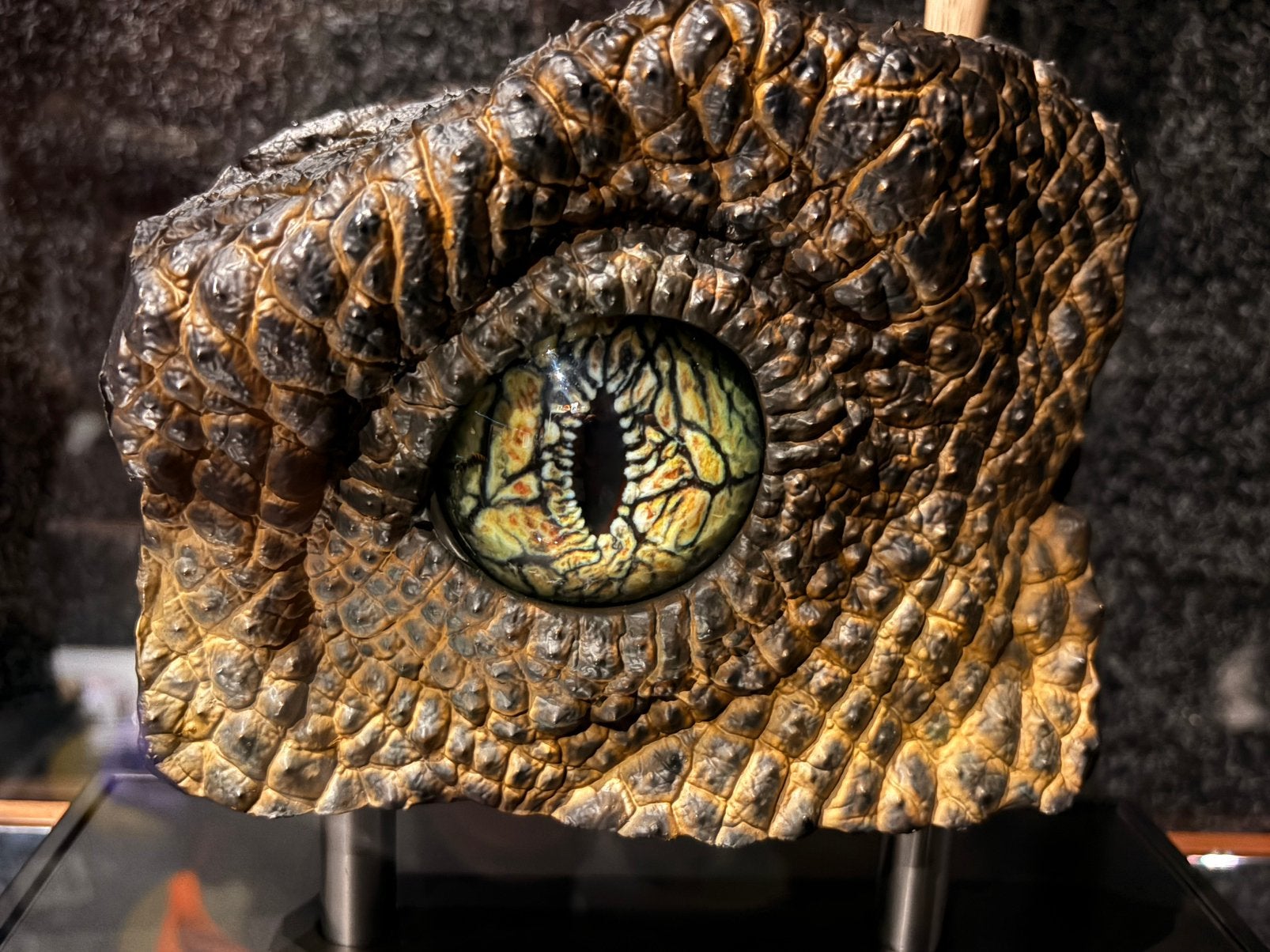 Elite Creature Collectibles Jurassic Park Velociraptor Eye, Verzamelen, Ophalen of Verzenden, Zo goed als nieuw, Film, Beeldje, Replica of Model