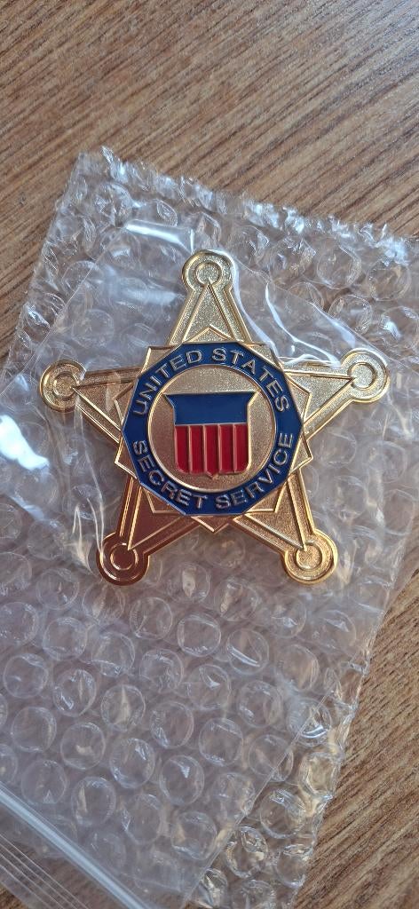 Verschillende metalen Amerikaanse badges, Ophalen of Verzenden, Overige soorten, Amerika, Embleem of Badge
