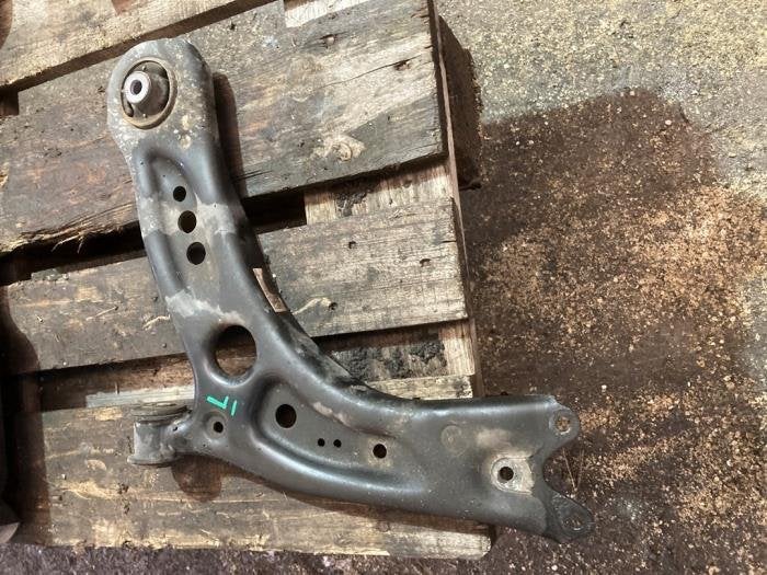 Draagarm links-voor van een Volkswagen Golf, Gebruikt, -, Volkswagen, -