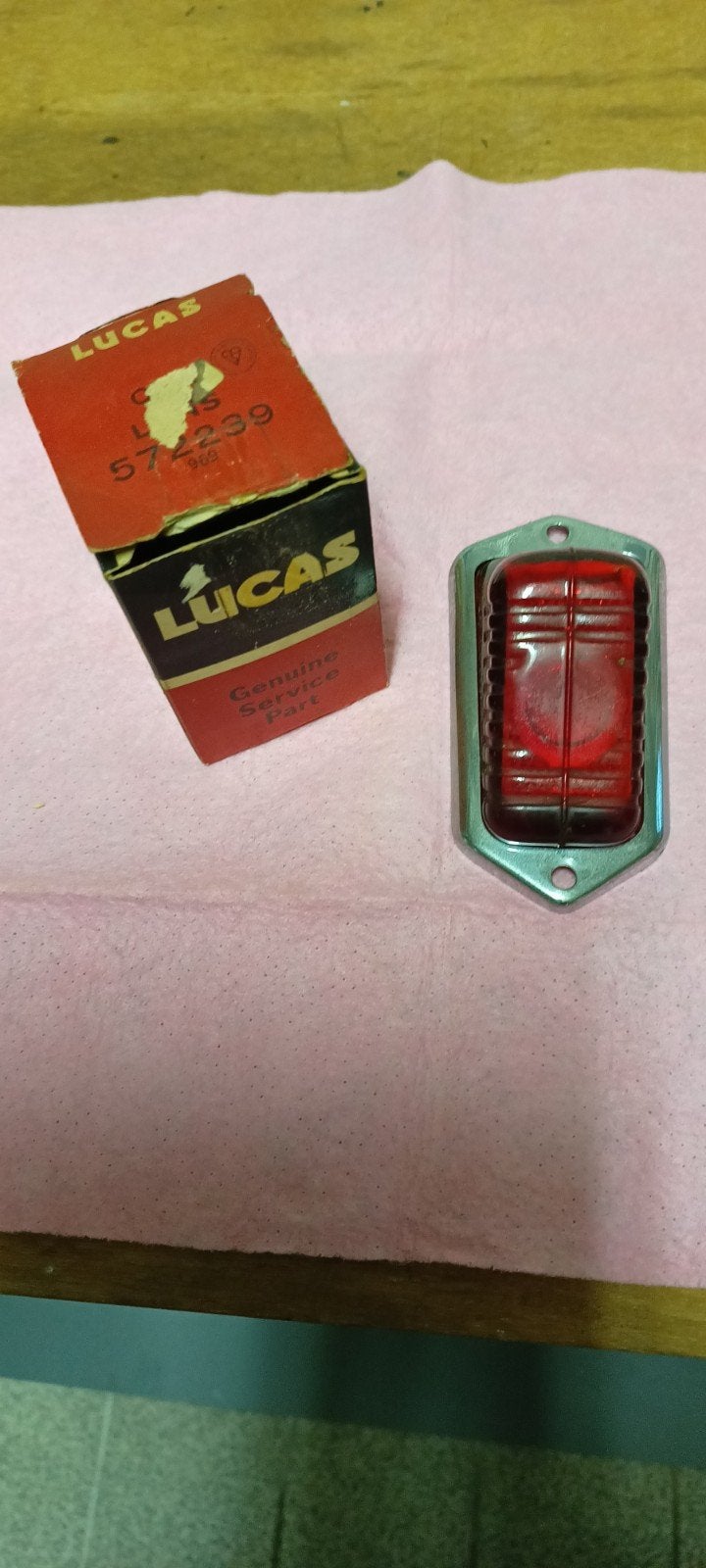 Lucas achterlicht glas met chroom rand , 2 plastic glazen MG, Ophalen