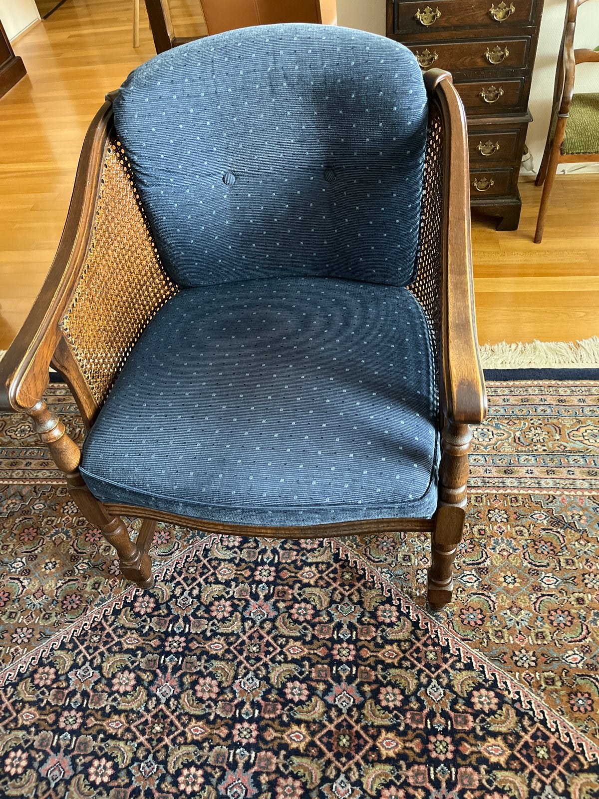 Vintage houten fauteuil met webbing en blauwe kussens, Ophalen