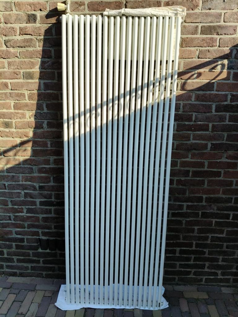 Witte verticale radiator, zo goed als nieuw, Radiator, Ophalen of Verzenden, Zo goed als nieuw, 60 tot 150 cm