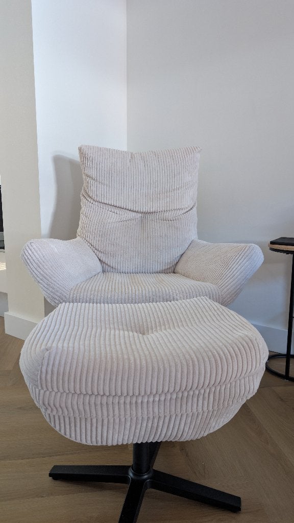Fauteuil met voetenbank – zo goed als nieuw, Ophalen, Zo goed als nieuw, 50 tot 75 cm, 75 tot 100 cm