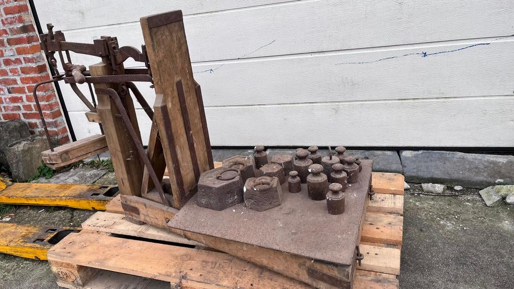 Oude balansweegschaal met gewichten, antiek en compleet, Ophalen
