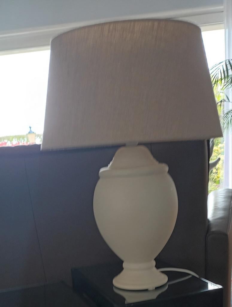 2  Crèmekleurige tafellampen met linnen kap, Huis en Inrichting, Lampen | Tafellampen, Ophalen, Gebruikt, 50 tot 75 cm, Klassiek