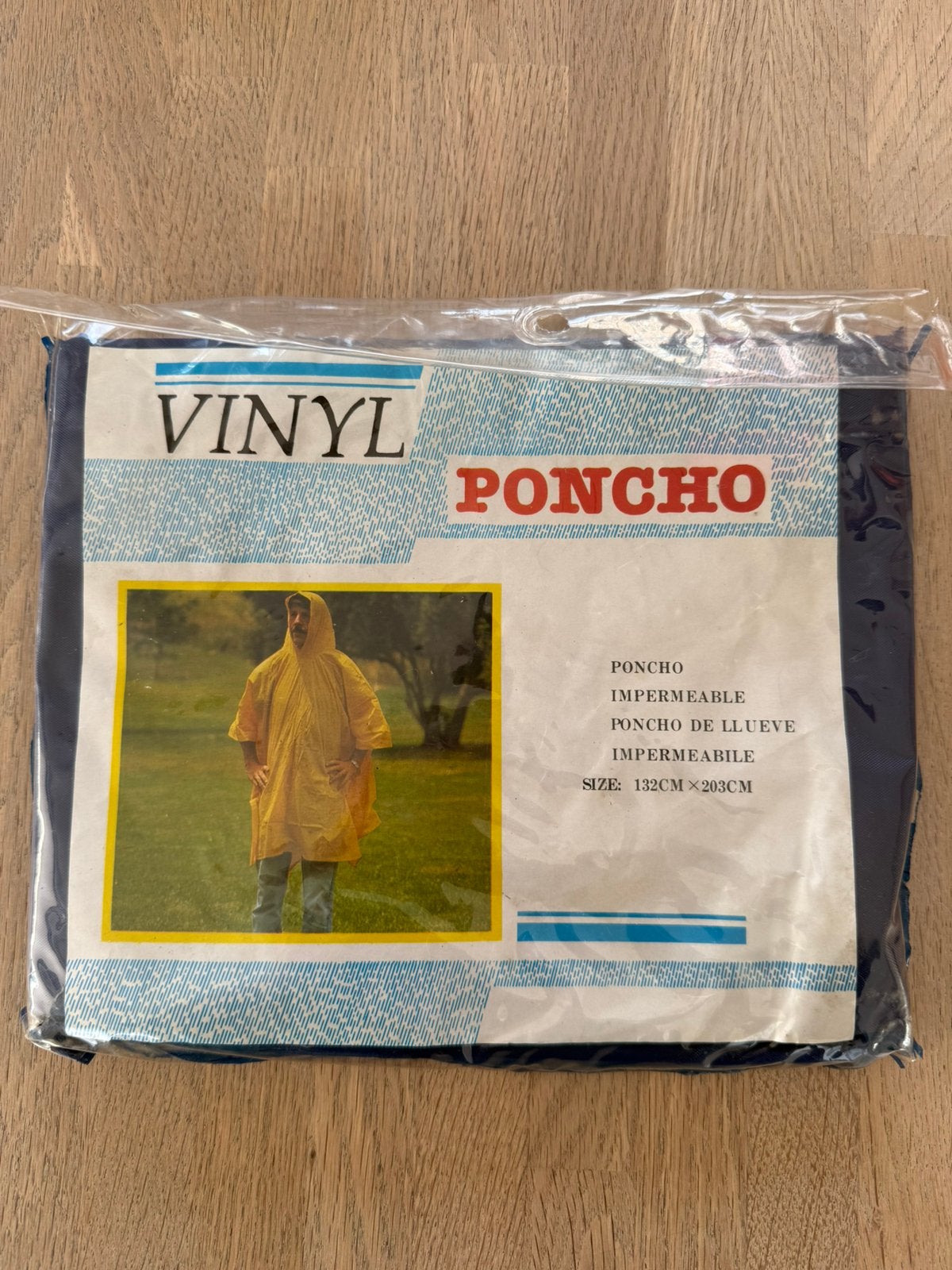 Blauwe regen poncho in opberghoesje. Nieuw., Caravans en Kamperen, Ophalen of Verzenden, Nieuw, Regenponcho, Dames