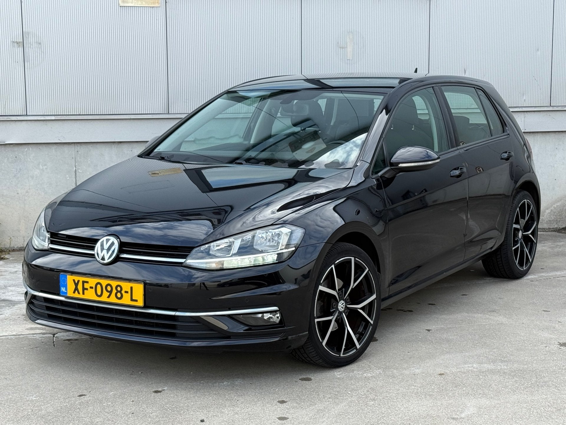 Volkswagen Golf 1.0 TSI Comfortline / NAP / LED / Navigatie, Euro 6, Zwart, Origineel Nederlands, Bedrijf