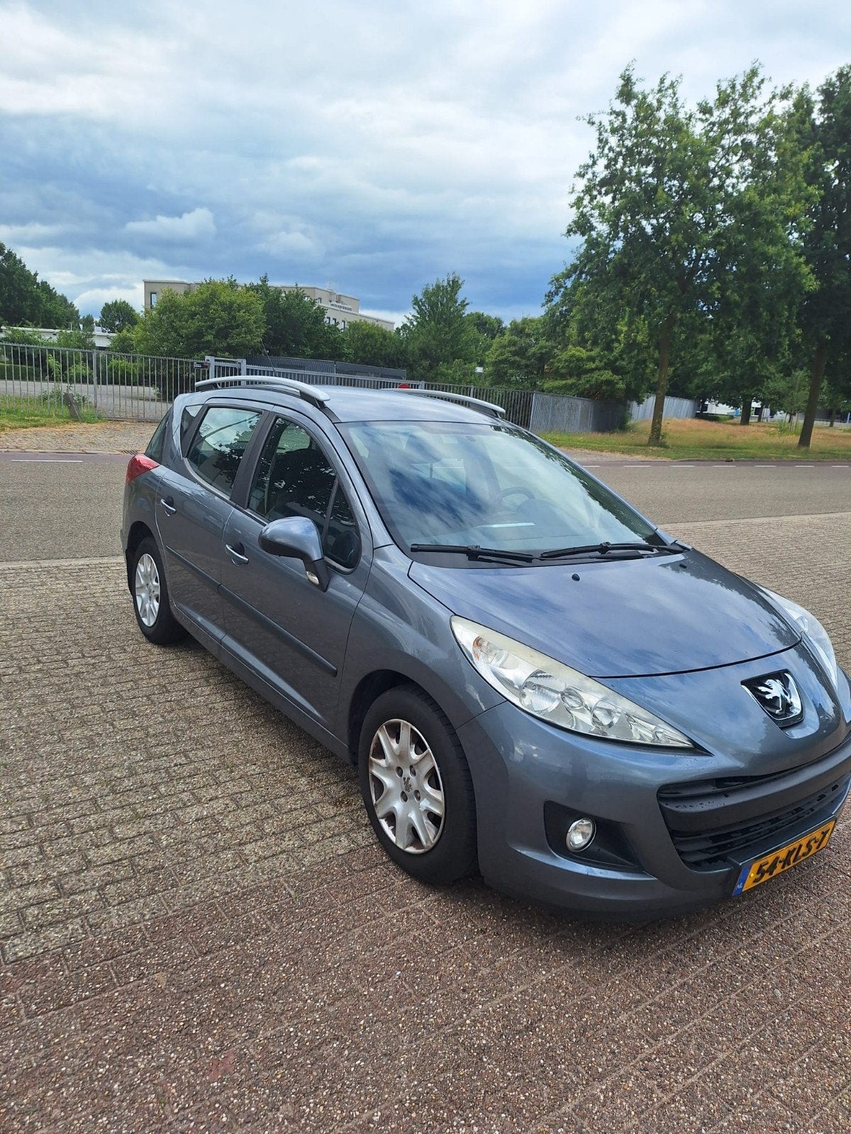 Peugeot 207 1.4 95pk 2010 Grijs, Voorwielaandrijving, Stof, Zwart, Origineel Nederlands