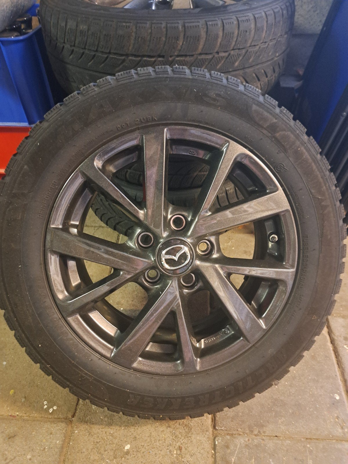 Mazda 17 inch velgen met Maxxis winterbanden, Ophalen, Gebruikt, Banden en Velgen, 17 inch