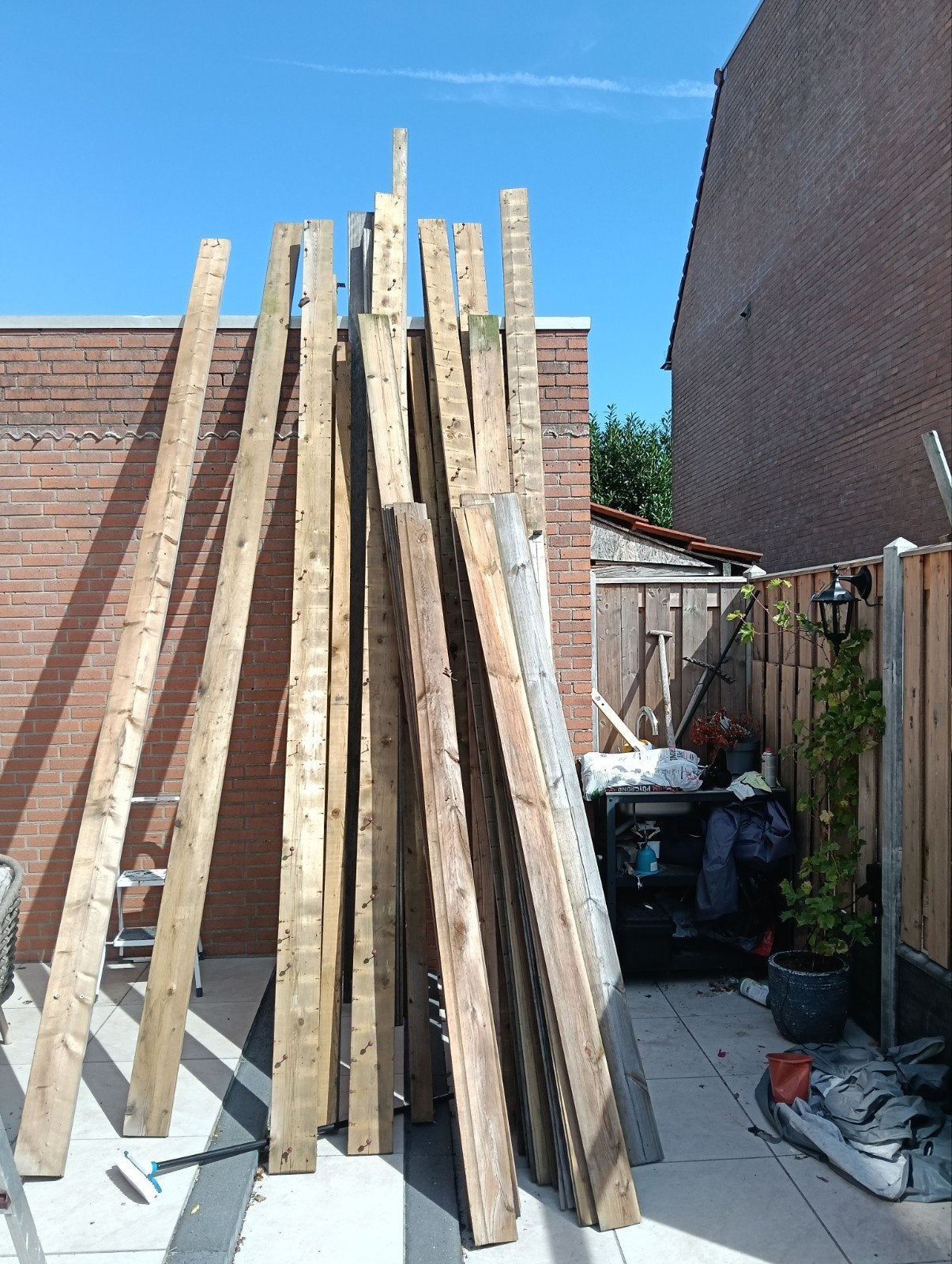 Partij hout: plankjes en palen in diverse maten, Doe-het-zelf en Verbouw, Hout en Planken, Gebruikt, 25 tot 50 mm, Ophalen of Verzenden